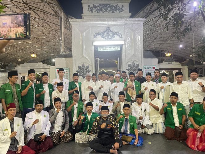 
					Antara Sarung dan Senapan: Benang Merah Santri, Pahlawan dan Pesantrenphobia Media Kekinian