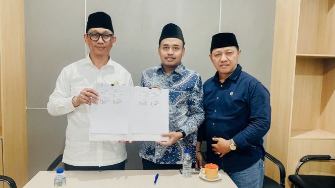 
					PC GP Ansor Kota Surabaya dan BAZNAS Teken Nota Kesepakatan, Empat Rombong BUMAZ Chicken Disalurkan kepada Kader